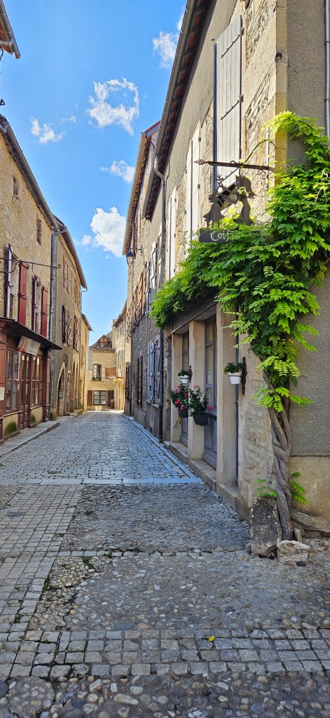 Les jolies rues médiévales de Villeneuve d'Aveyron